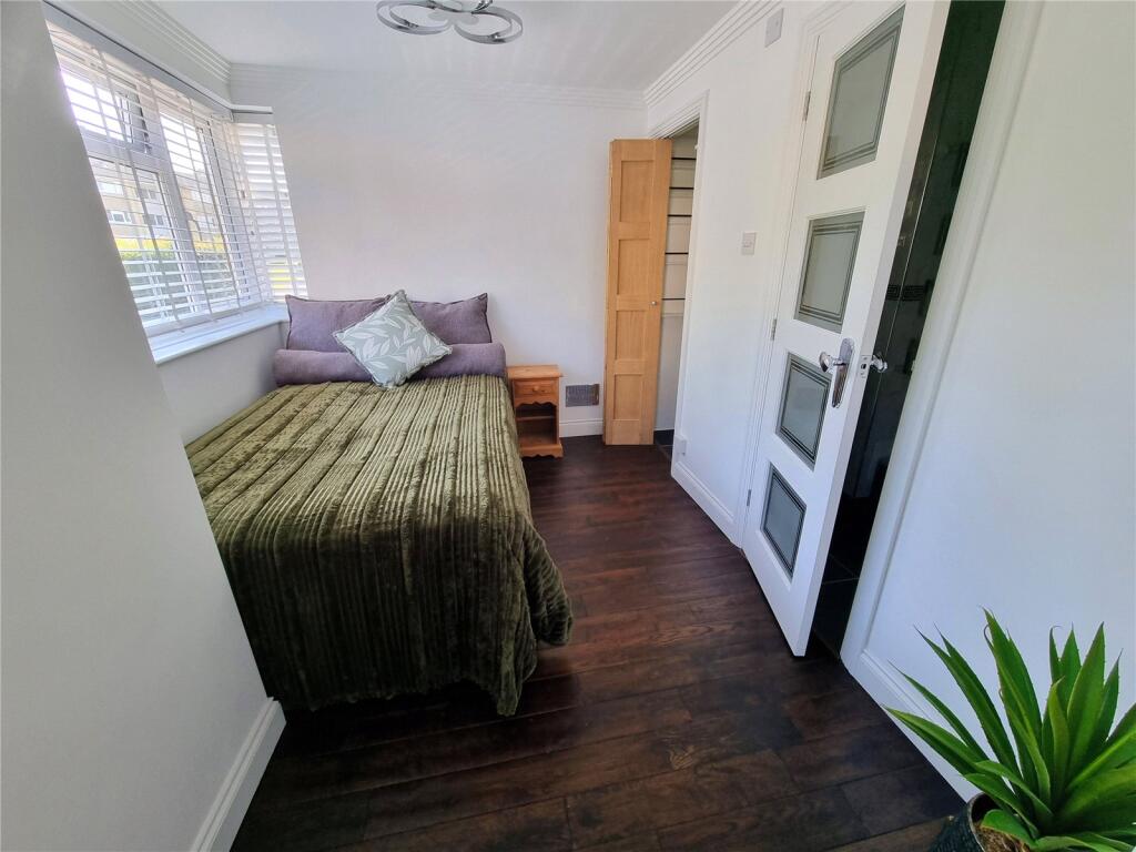 Apartment in Tunbridge Wells, Kent - View 3