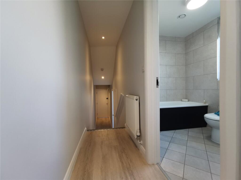 Apartment in London, Willesden Green, Dollis Hill - More