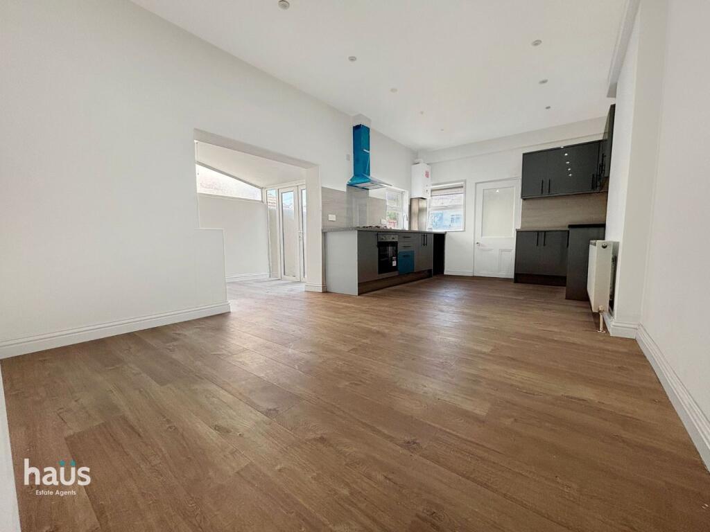 House in Gillingham, Hale - More