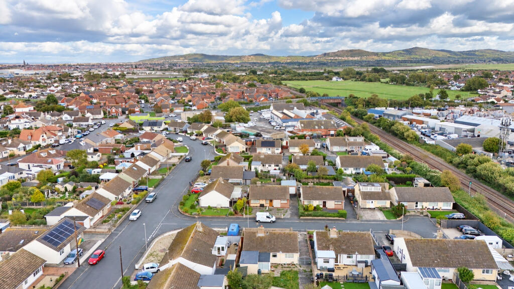 Windsor Grove,  Kinmel Bay, LL18 photo 2