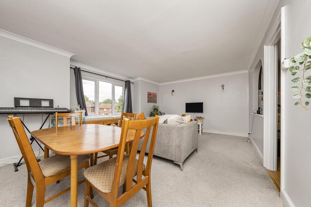 Apartment in Windsor - View 2