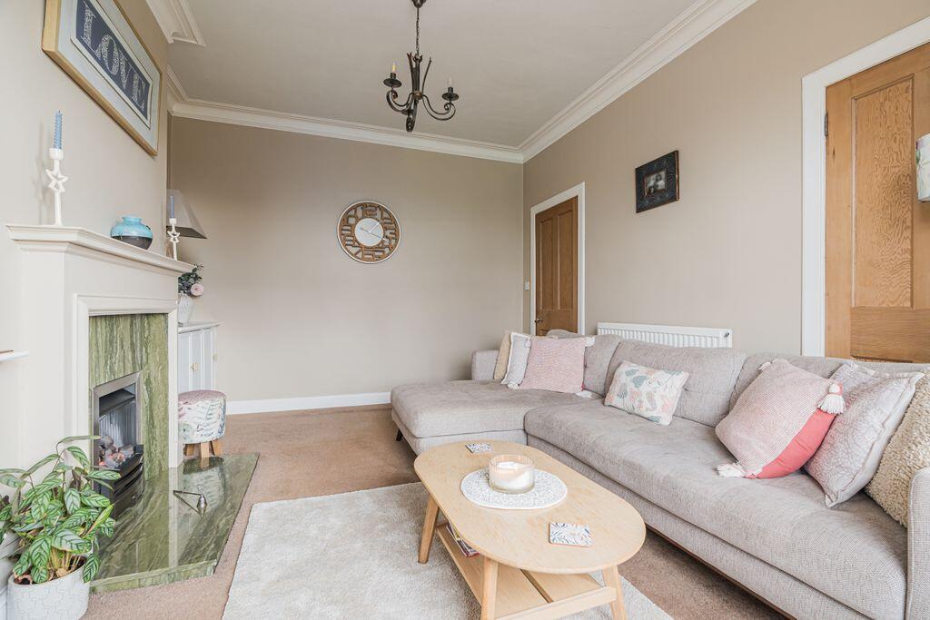 Apartment in Edinburgh, Corstorphine - View 3