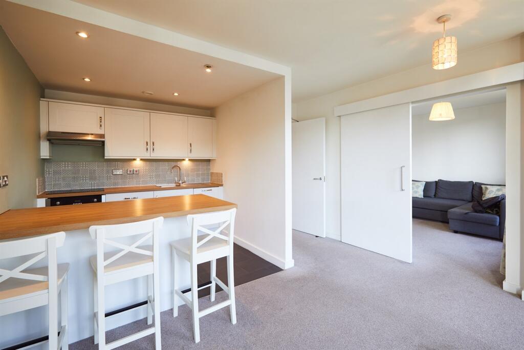 Main image of property: Market Buildings, M4