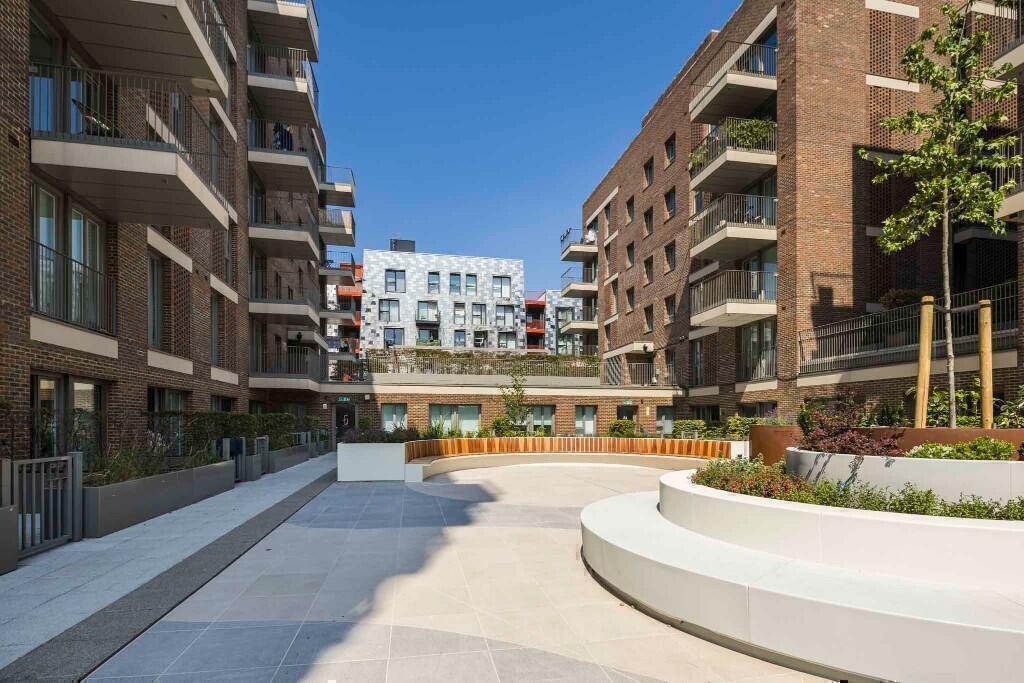 Apartment in Southall - View 5