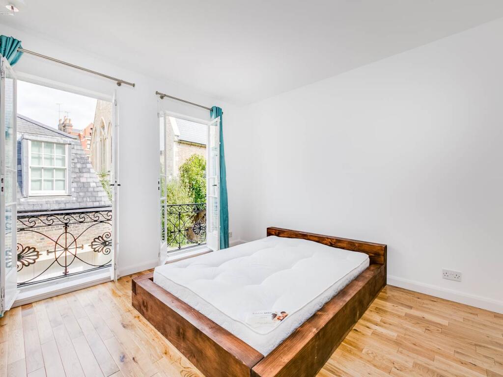 Apartment in London - View 3