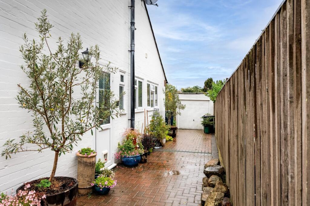 House in Tunbridge Wells, Kent - More