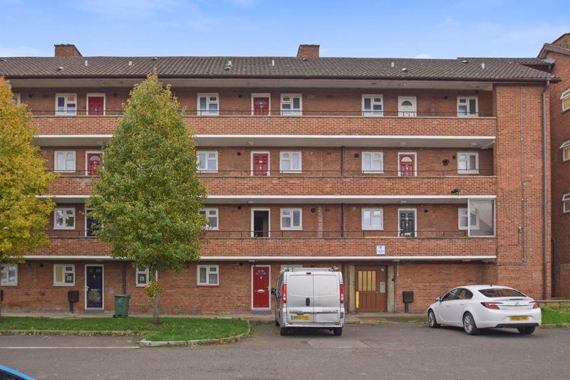 1-bed flat on Princess Elizabeth Way, Cheltenham, GL51, £80,000