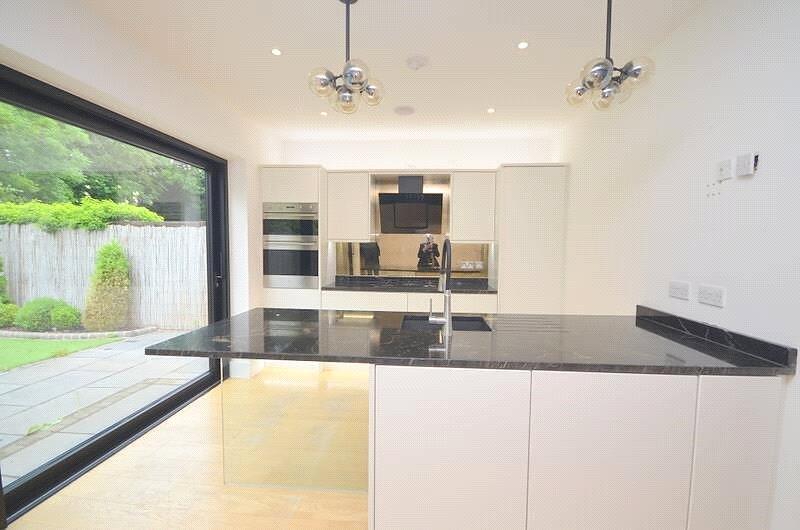 House in Romford - View 4