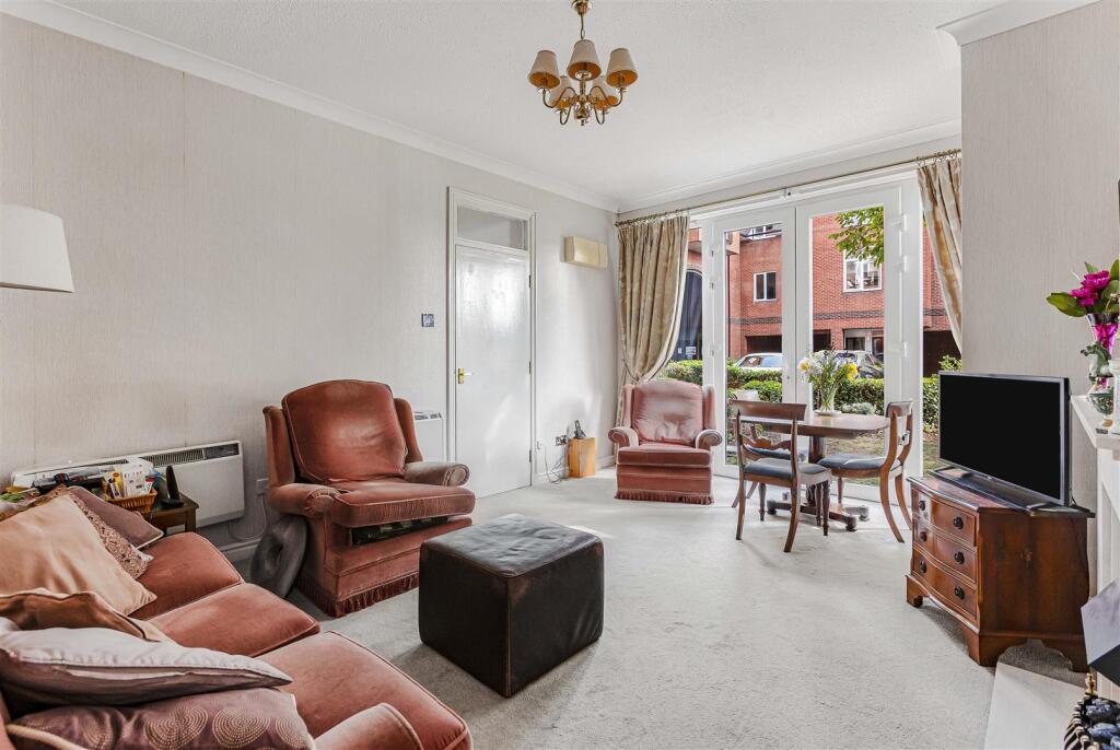 Apartment in East Hertfordshire, Folly Island, Hertford - View 2
