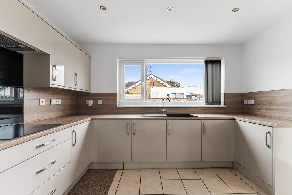 House in Immingham, North East Lincolnshire - More