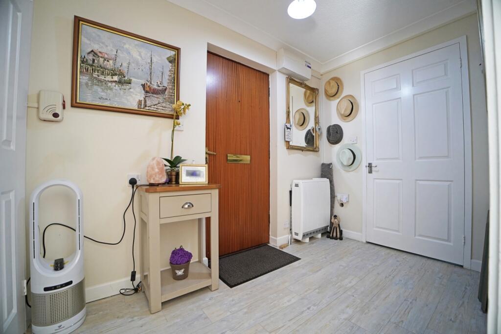 Apartment in Swindon - More