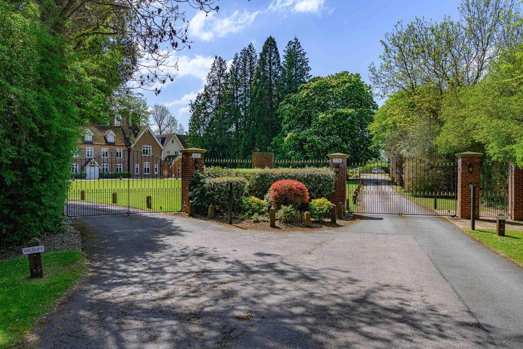 Additional image 2 of Astwick Manor, Coopers Green Lane