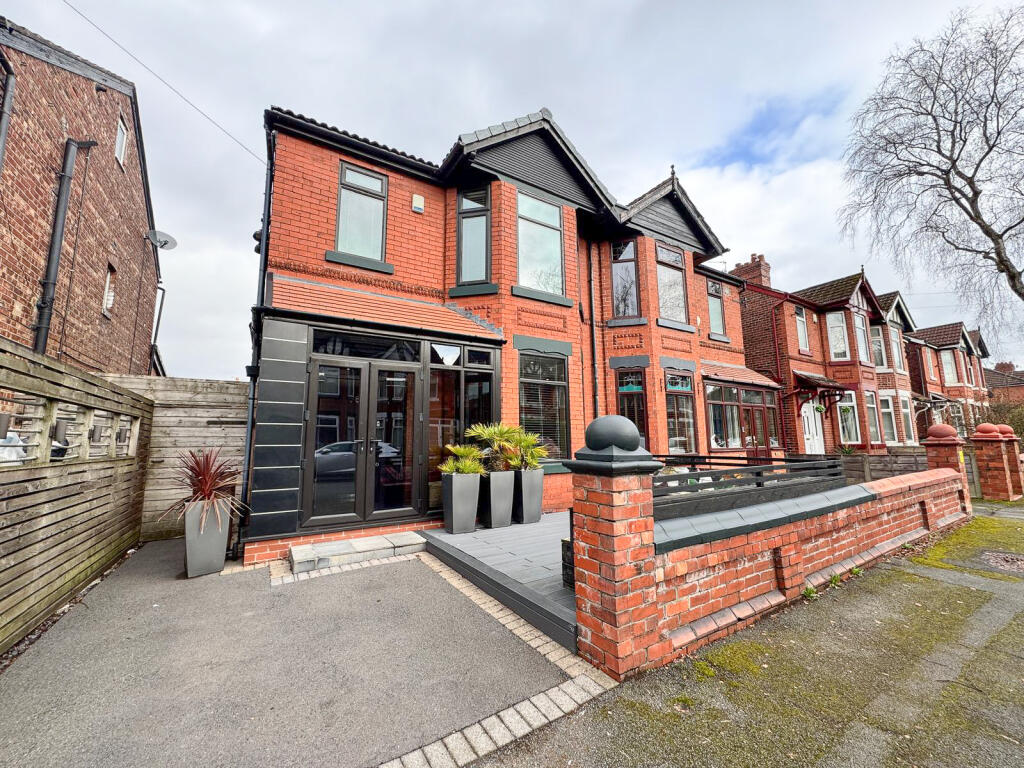 4-bed semi-detached on 28, Lindsay Avenue, £550,000