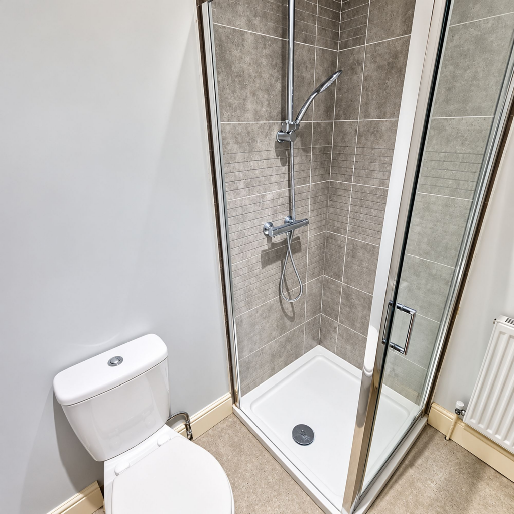 Apartment in Sefton, Ford - More