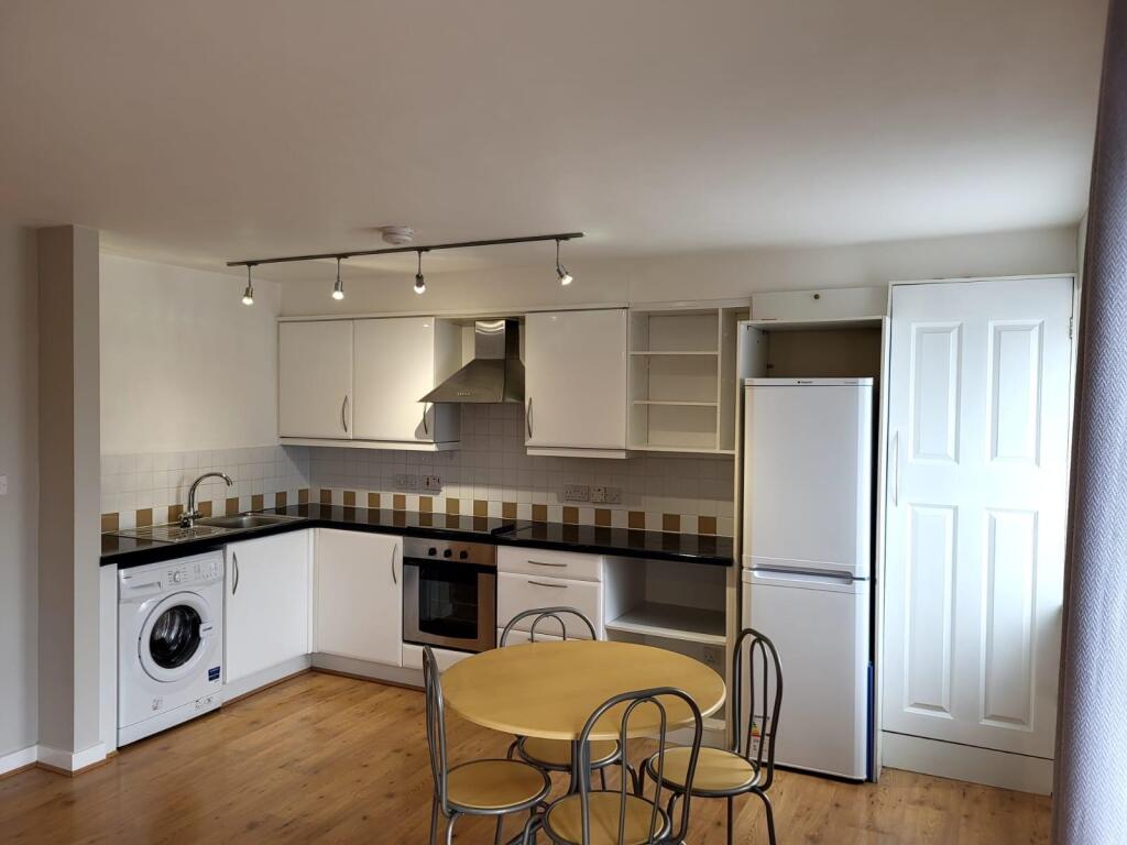 Apartment in Salford, Greater Manchester - View 4