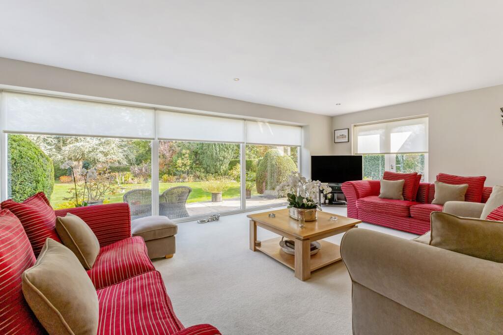 House in St Albans, Redbourn - View 2