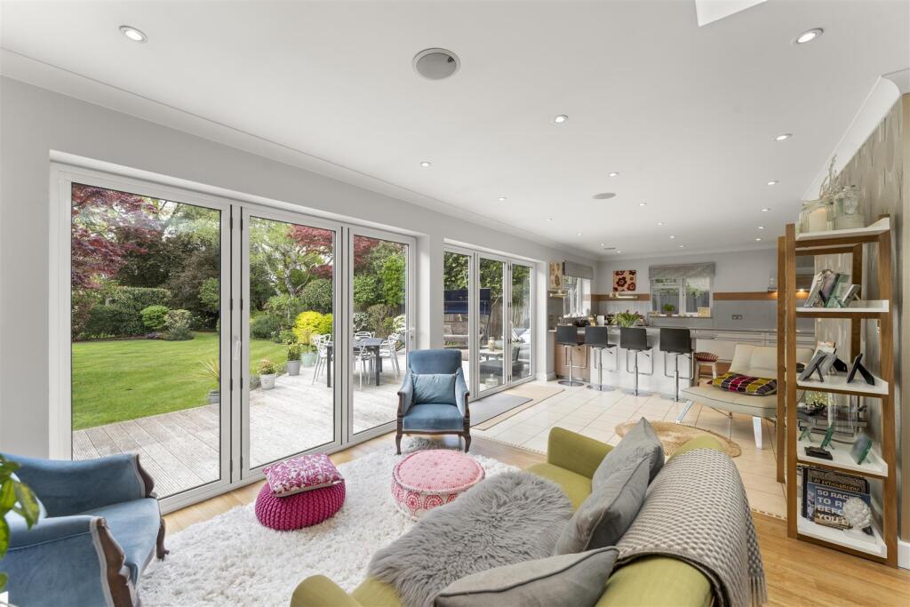 House in Elmbridge, Hinchley Wood - View 6