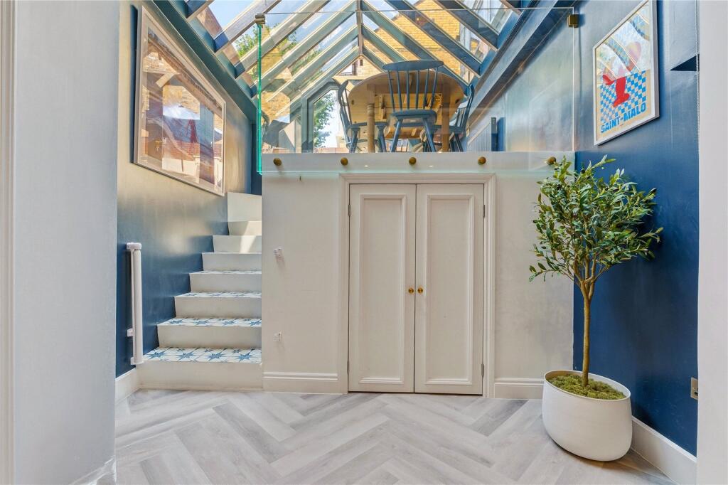 House in London - View 5