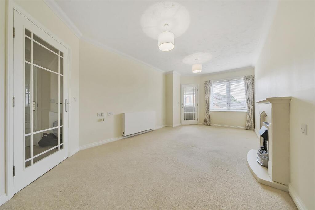 Avonbank Lodge, Newbury, Berkshire photo 3
