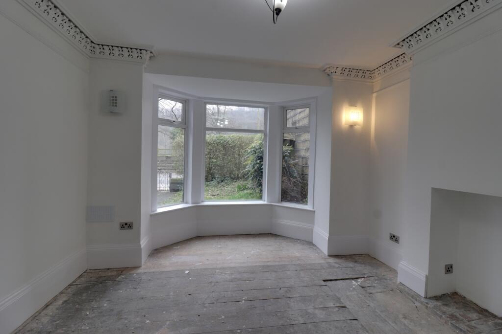 102 Burnley Road, Todmorden photo 5