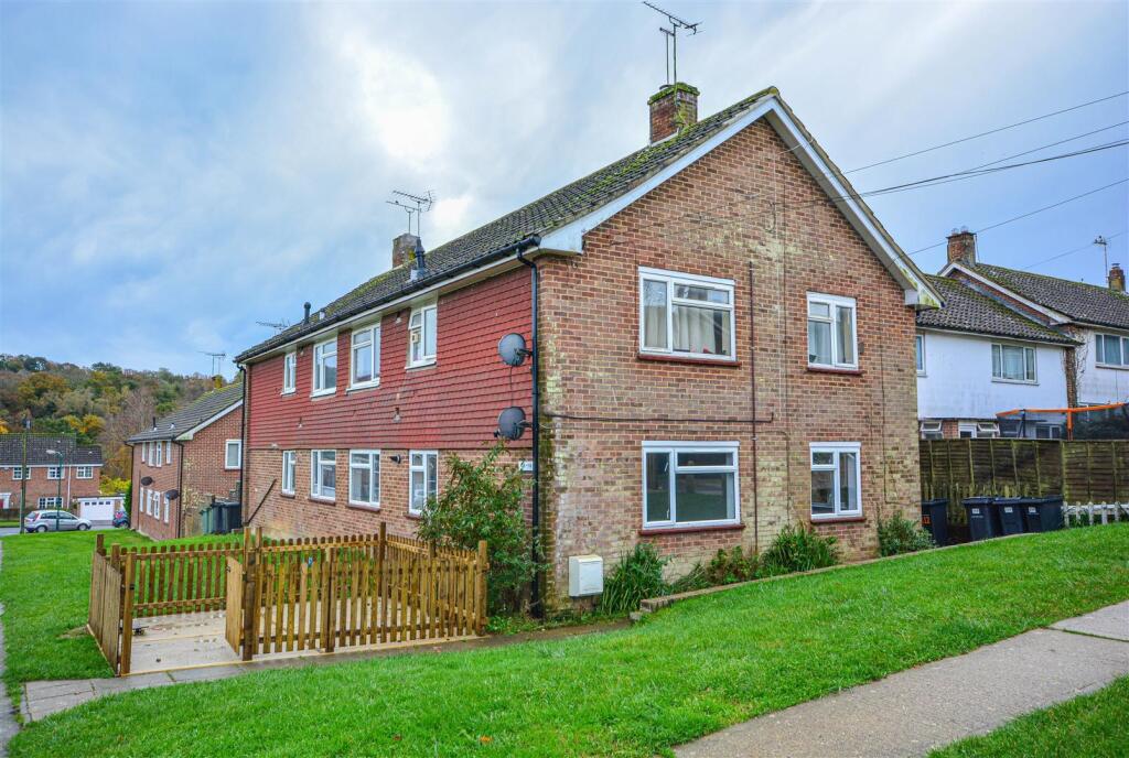 Main image of property: Coronation Gardens, Battle