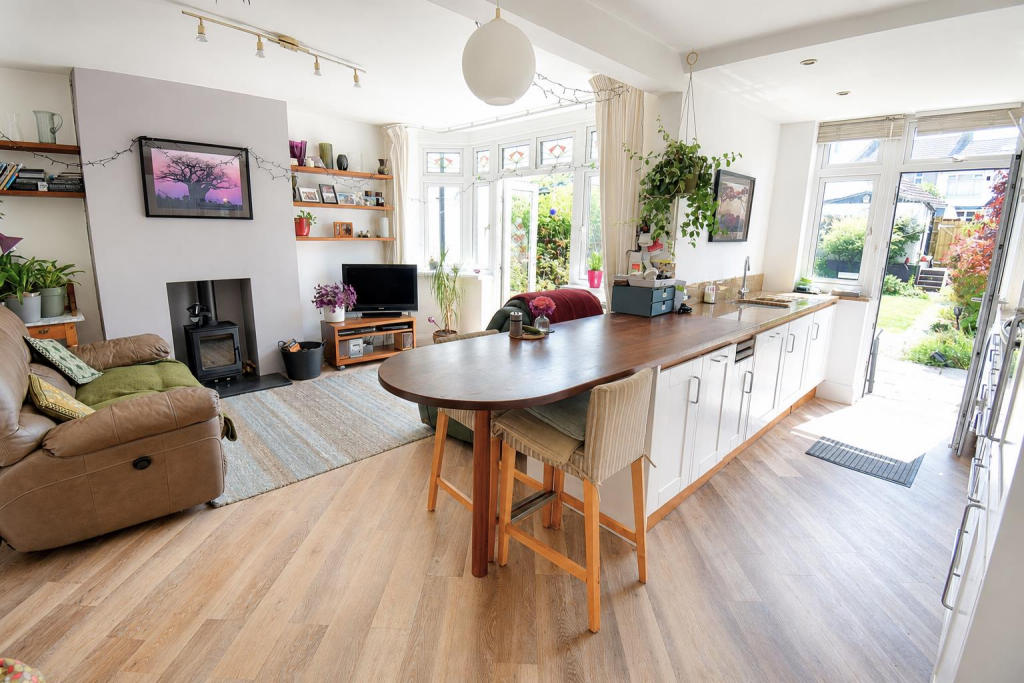 Popular Cul De Sac close to Westbury Village, Cote Lea Park, Bristol photo 4