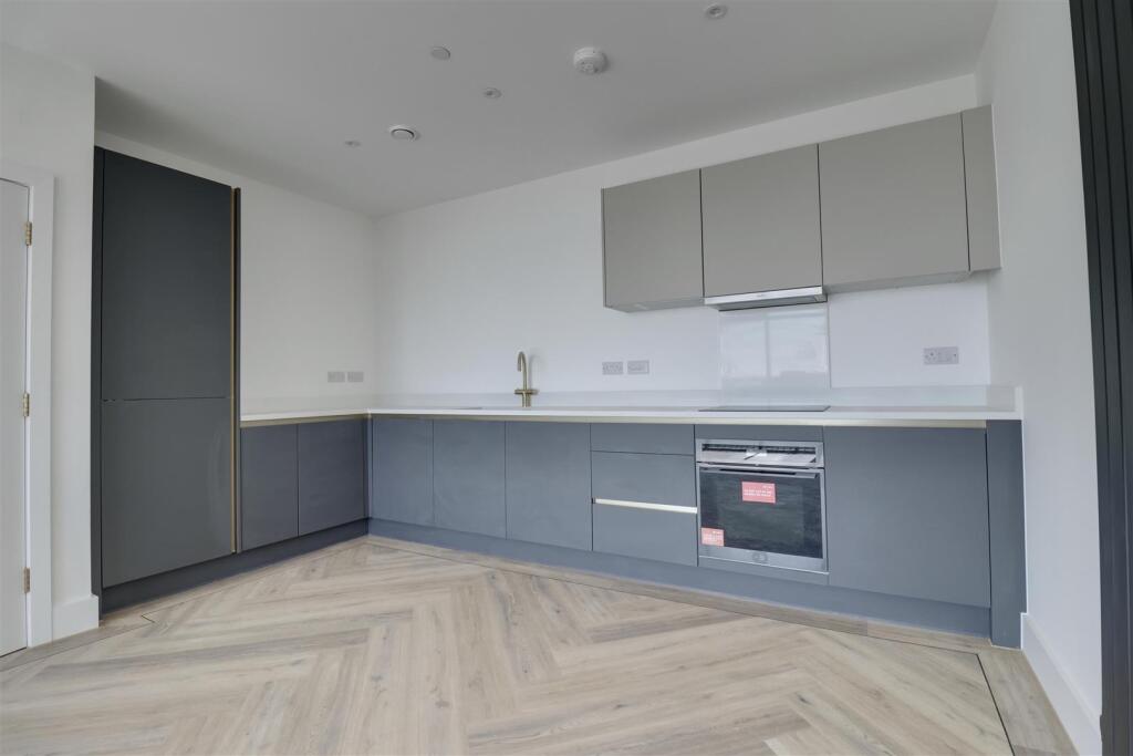 Apartment in Portsmouth - View 3