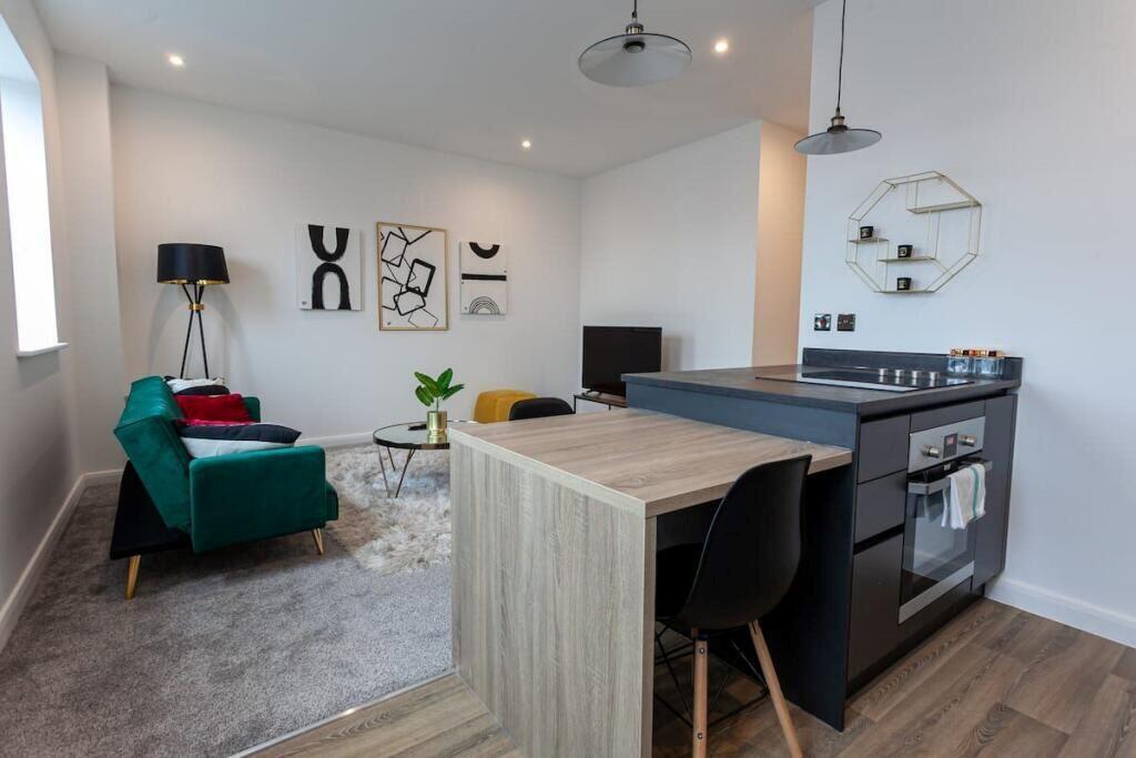Main image of property: 46 Stonecross House, 21-27 Churchgate, Bolton, Lancashire, BL1 1HR