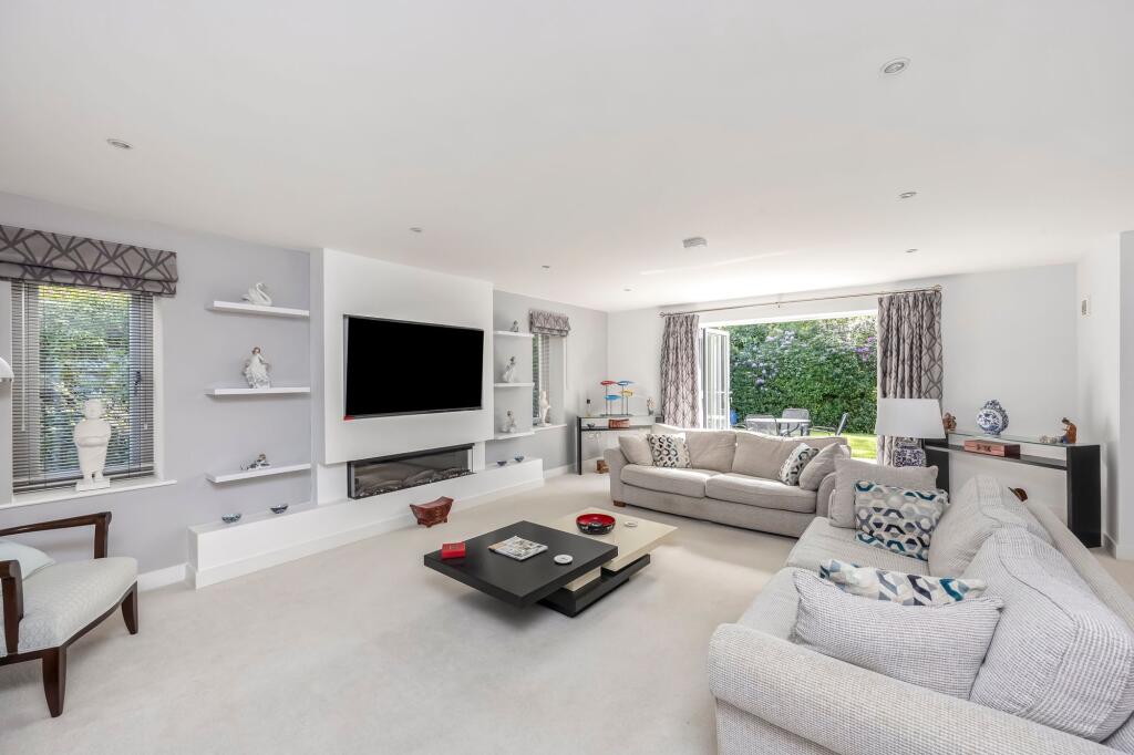 Crossways, West Chiltington, RH20 photo 4
