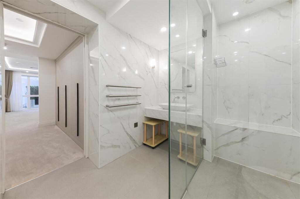 Apartment in London - More