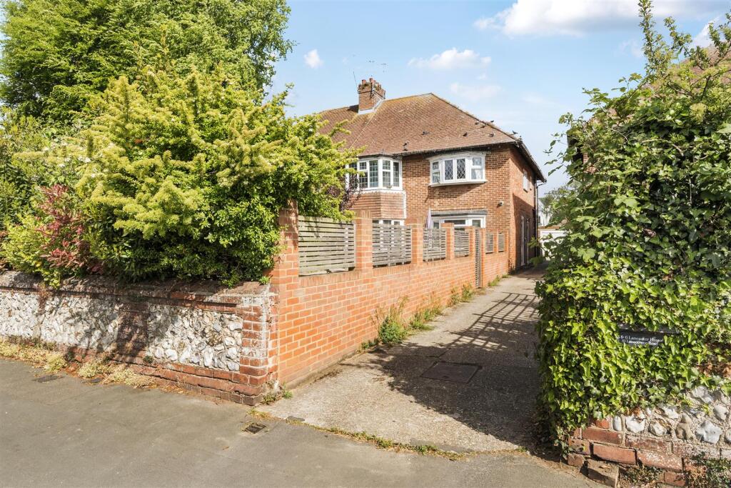 2-bed flat on Lansdowne Road, Worthing, BN11 4NB, £280,000
