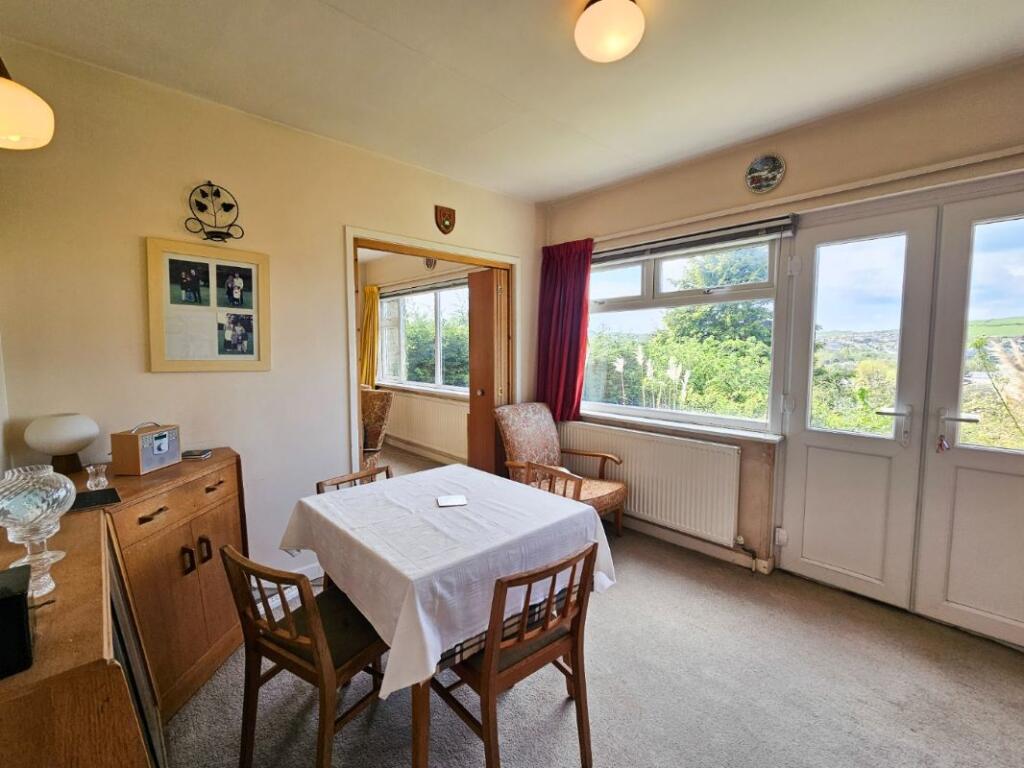 42 Brynglas Road, Llanbadarn Fawr, Aberystwyth, Dyfed, SY23 3QR photo 4