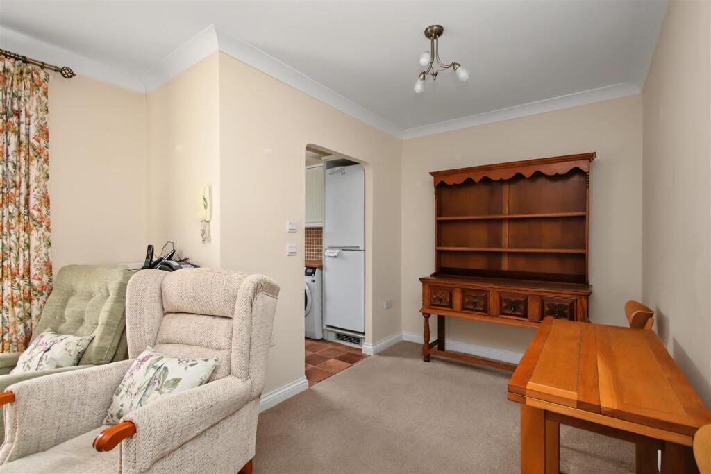NN10, Rectory Road, Rushden photo 4