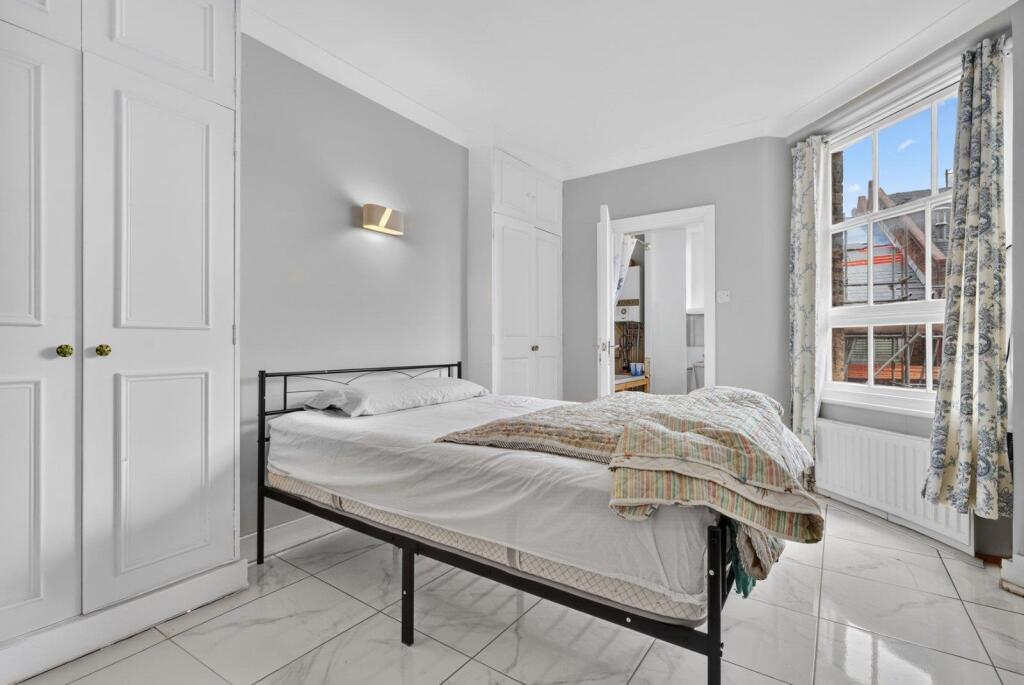 Apartment in London - More