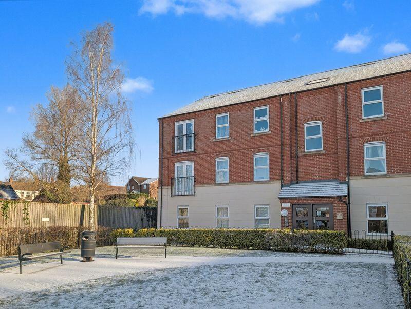 2-bed flat on Wilfred Owen Close, Abbey Foregate, Shrewsbury, SY2 5BY, £160,000