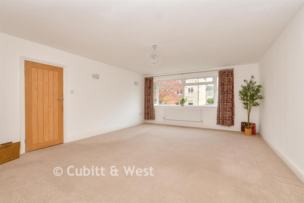 2-bed flat on Christchurch Park, Sutton, Surrey, £375,000