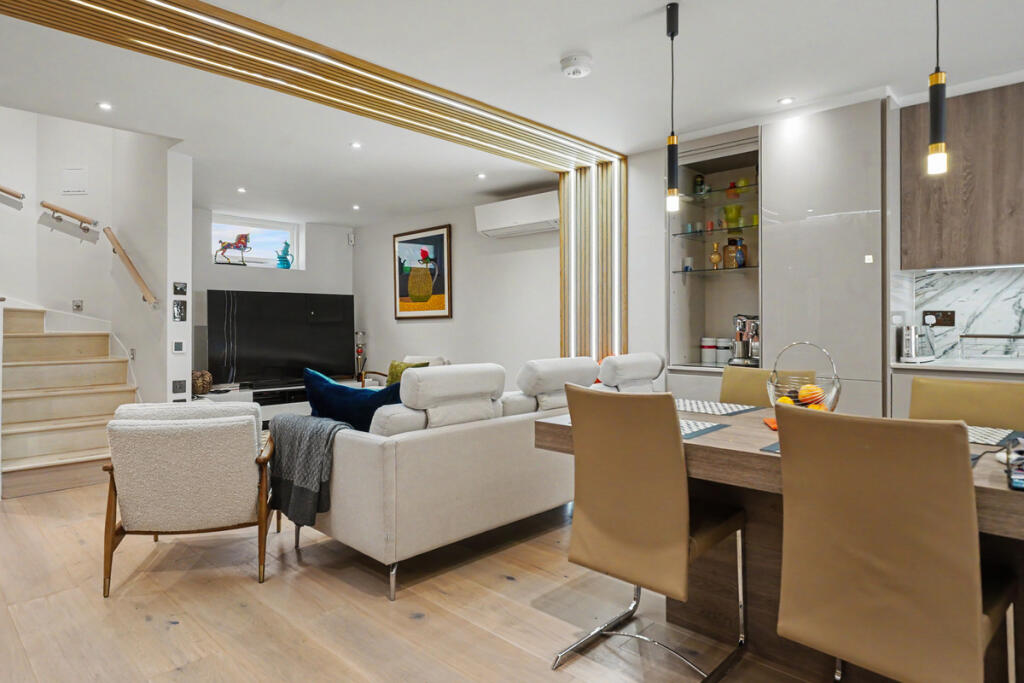 Main image of property: Vintners Row, Lamont Road Passage, Chelsea, SW10