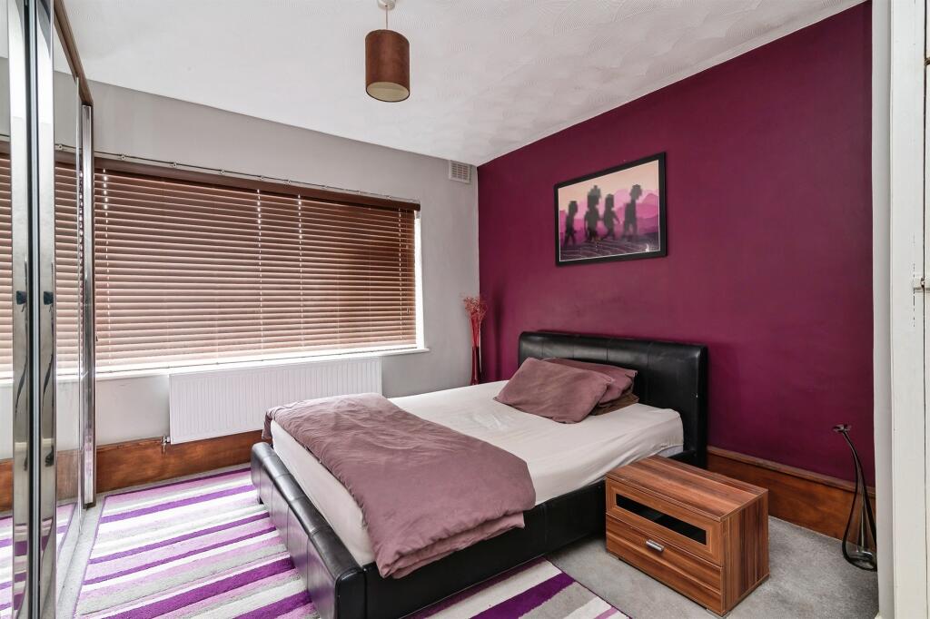Apartment in Rushcliffe, Edwalton - View 4