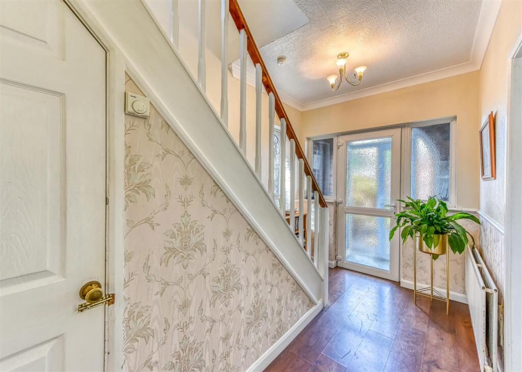135 Sedgley Road, Dudley photo 3