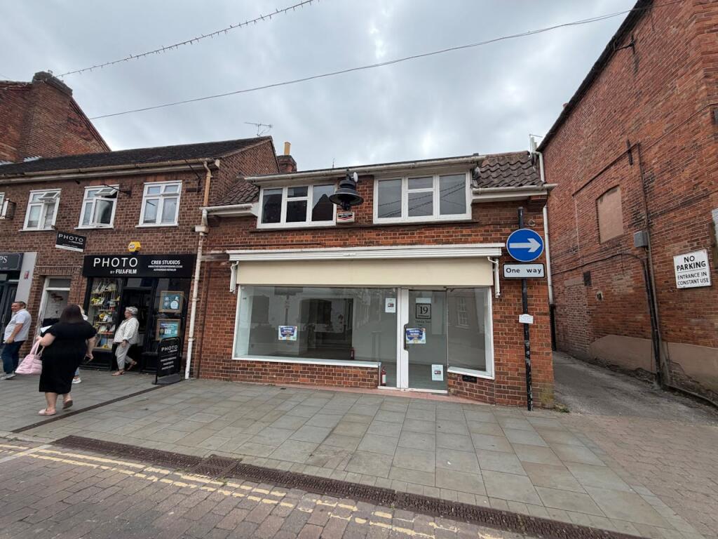 Main image of property: 19 Middle Gate, Newark, NG24 1AG