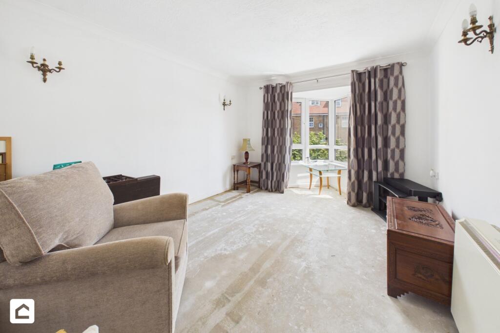 Apartment in Eastbourne, East Sussex - View 2