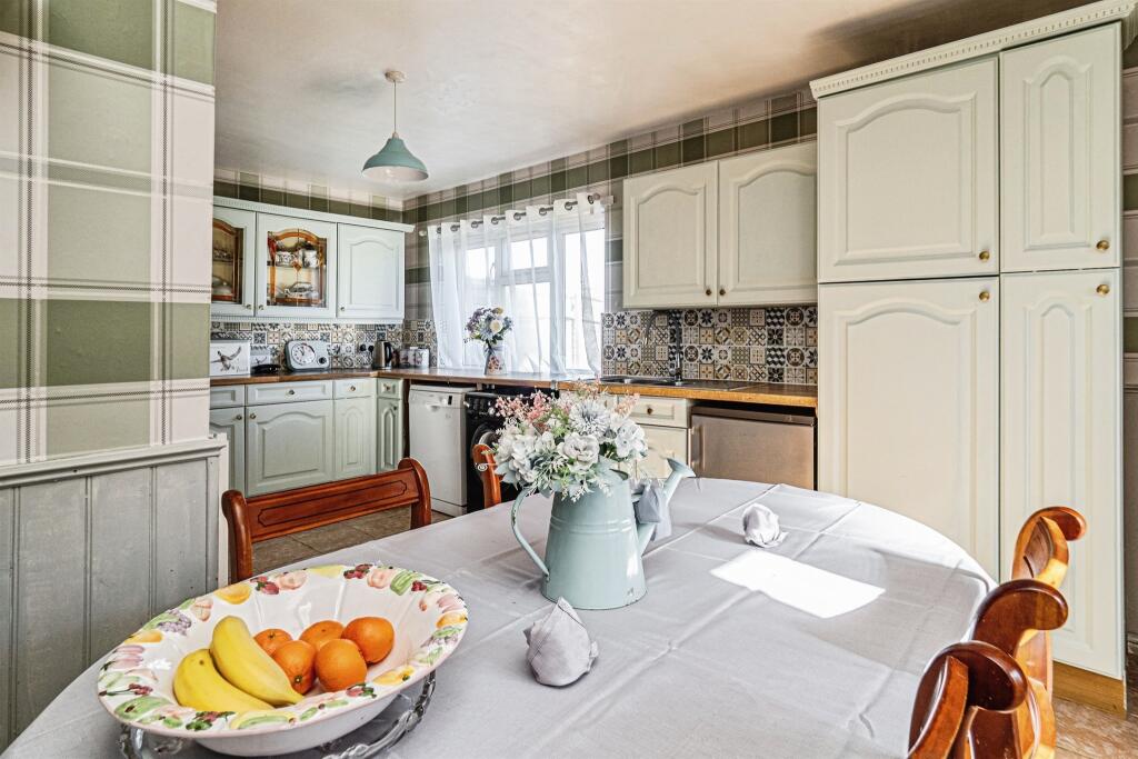 House in Hull, Longhill - View 3