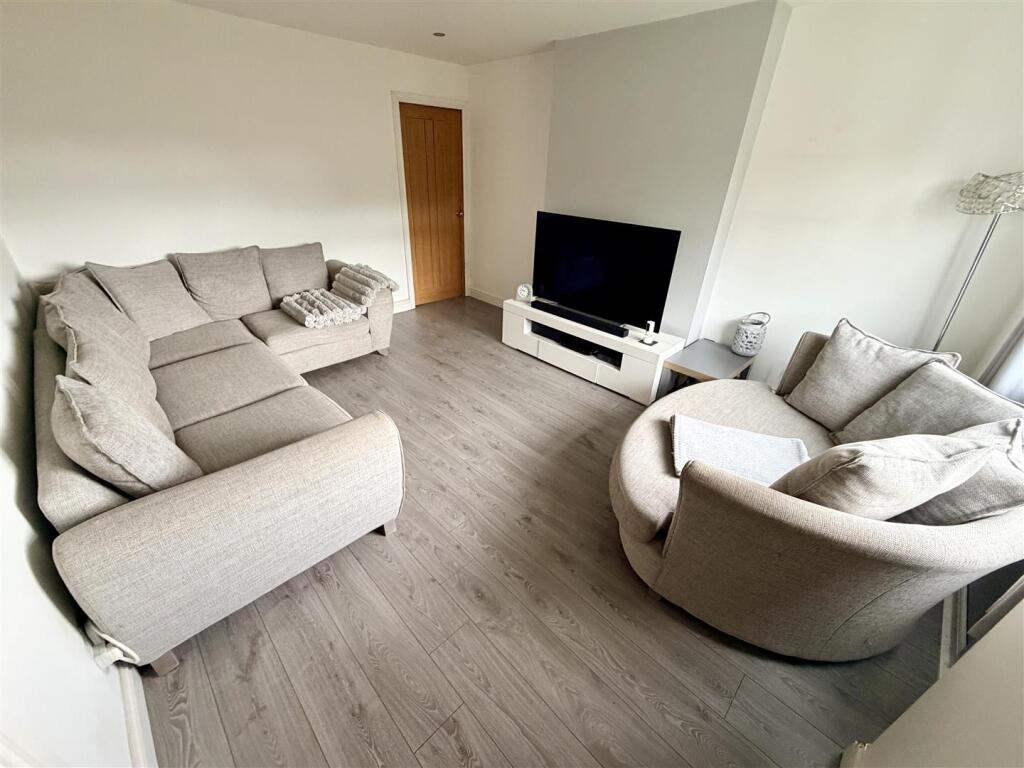 House in Nuneaton and Bedworth, Warwickshire - View 3