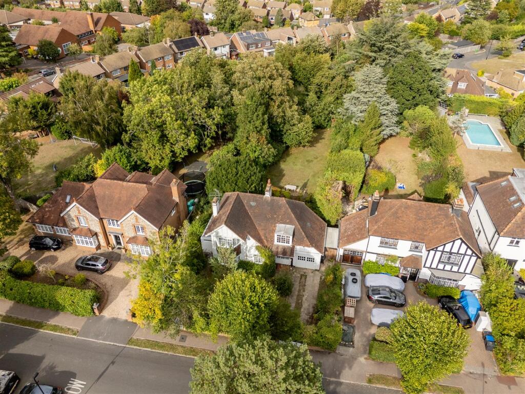4-bed detached on The Ridge Way, South Croydon, £1,100,000