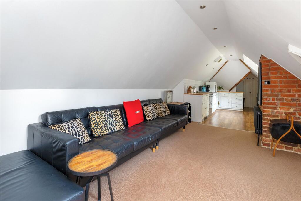 Apartment in Waverley, Haslemere - View 4