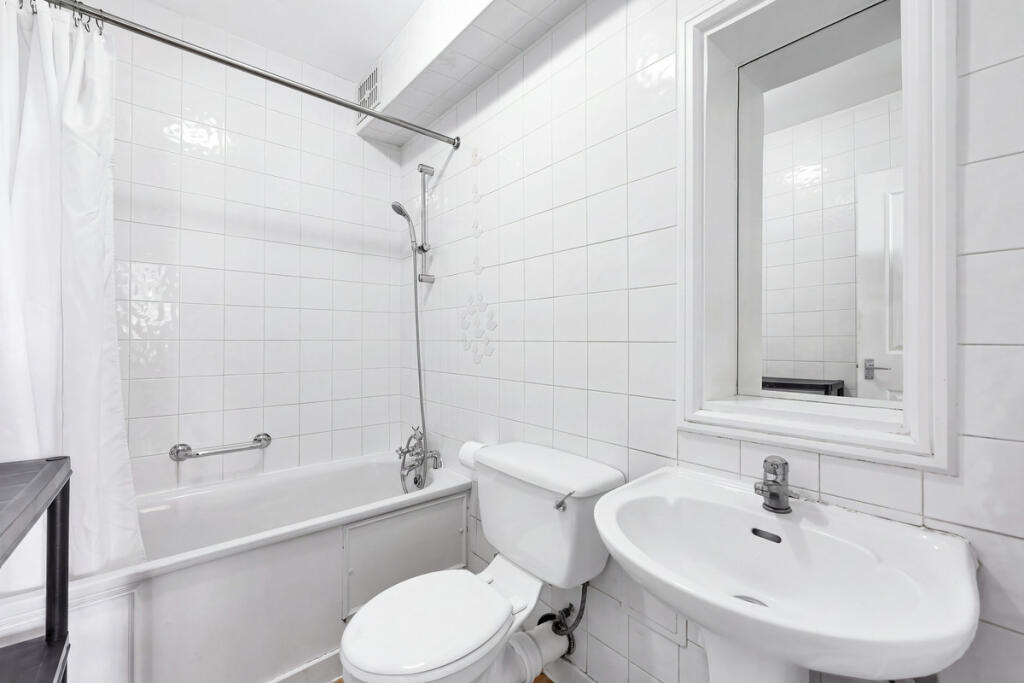 Apartment in London, Paddington - View 5