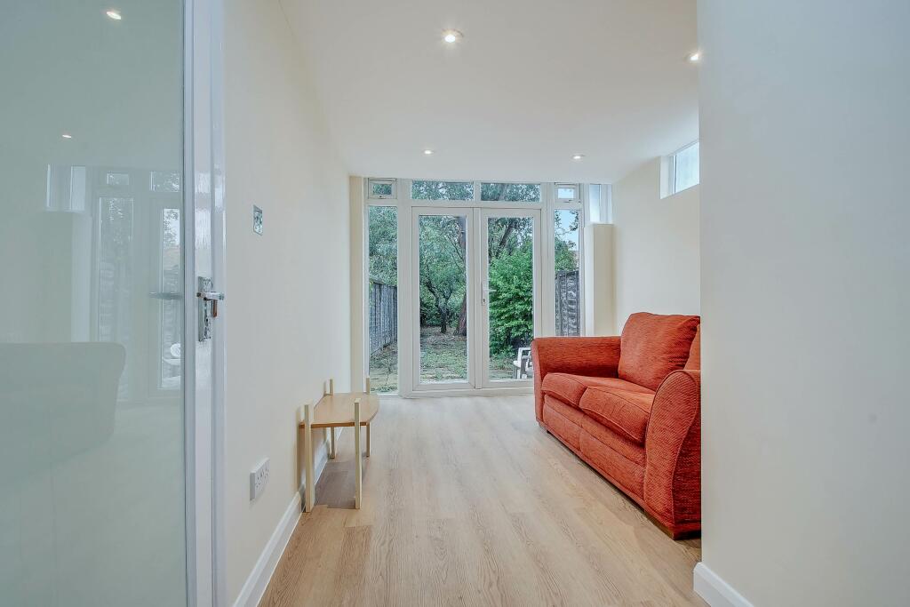 Apartment in London, Perivale - View 5