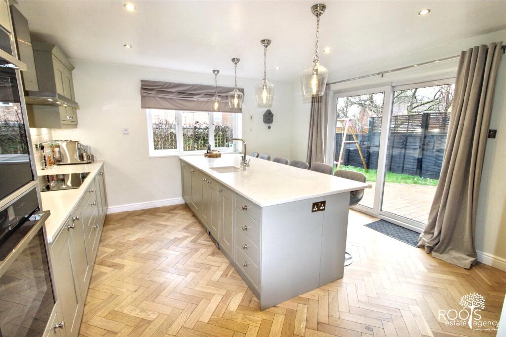 Denton Close, Thatcham, Berkshire, RG19 photo 4