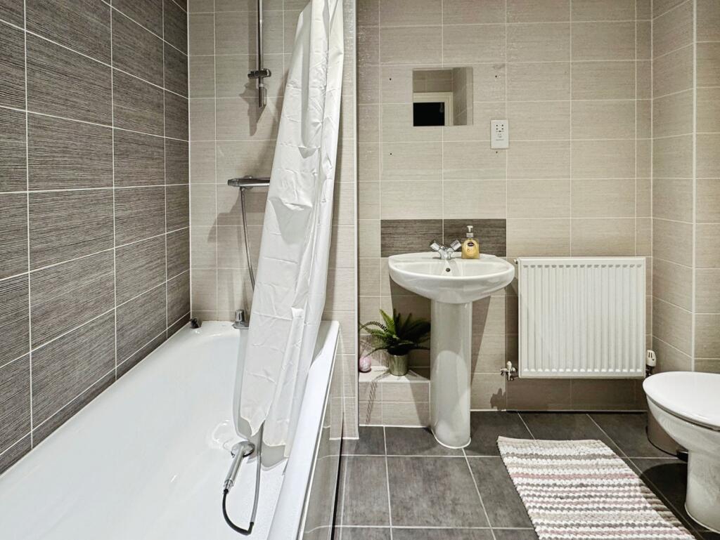 Apartment in Woodley, Wokingham - More