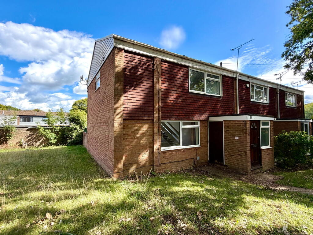 A Spacious & Extended Home That Offers Excellent Value For Money - Rycaut Close photo 2